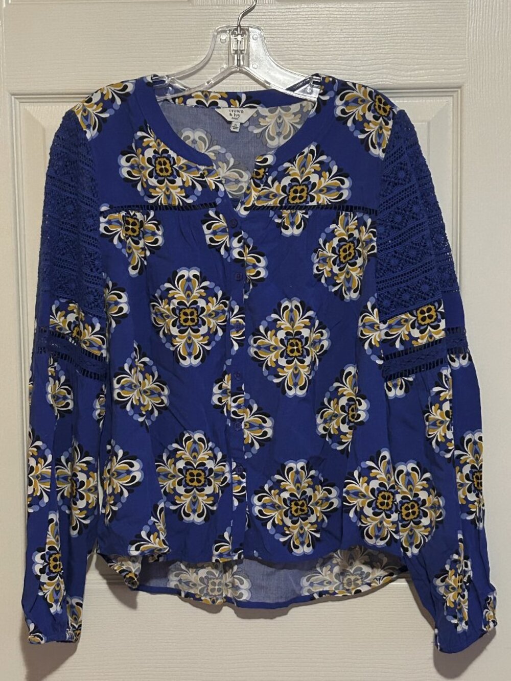 Crown & Ivy Blue White Gold Blouse sz PL